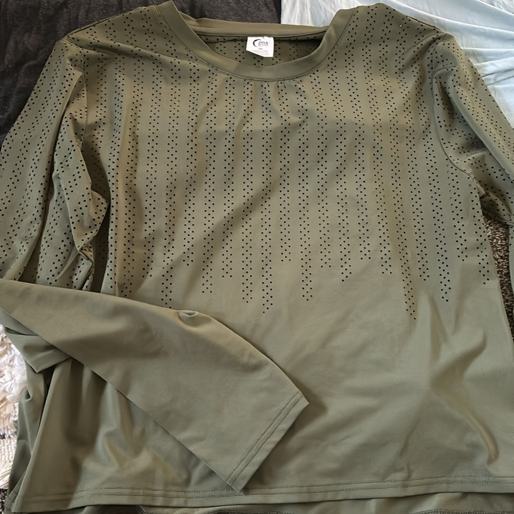 Zyia green long sleeve shirt